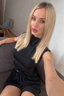 Femme parfaite julianna de kiev avec Blond cheveux, âge 33