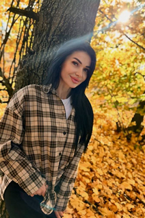 Deslumbrante mujer ucraniana nadiia de kropivnitskiy con pelo Negro y edad 38