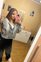 Dating ukrainian woman naina from kiev with Dark Brown hair age 33 photo-3