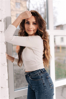 Mujeres eslavas elena de dnepr con pelo Marrón oscuro y edad 42