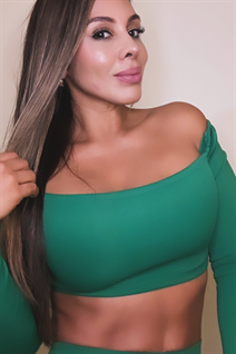 Colombian girl angelly from bogota with Light Brown hair age 45