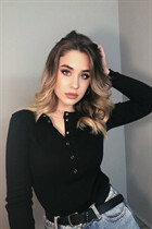 Salir con mujeres ucranianas anna de kiev con pelo Marrón oscuro y edad 22 photo-1
