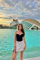 German bride amelia from dusseldorf with Light Brown hair 23 years old photo-3