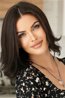 Ukraine date oksana from kiev with Dark Brown hair age 35