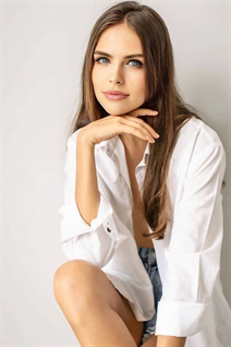 Femme parfaite julia de new york avec Chatain clairs cheveux, âge 32