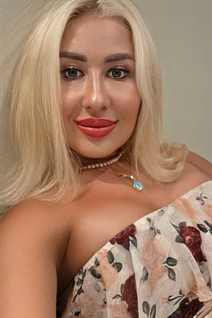 Ukrainian girl yasya from athens with Blonde hair age 41