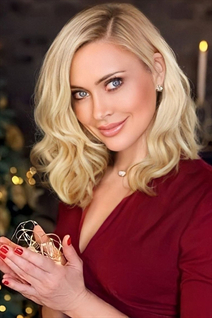 dania beach mariée anjela avec Blond cheveux, âge 53