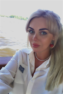 Hermosa novia rusa oksana de vladivostok con pelo Rubio y edad 37