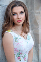 ottawa mariée darina avec Chatain clairs cheveux, âge 36 photo-1