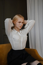 Single Ukrainian bride roksolana from ivano-frankovsk with Blonde hair age 19 photo-2