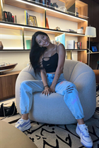 Novia de paris filoni con pelo Marrón oscuro y edad 27 photo-10