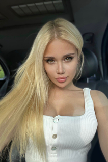 Dating a moldovan girl anna from kishinev with Blonde hair age 27