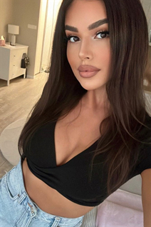 Bride from bratislava barbora with Dark Brown hair age 35