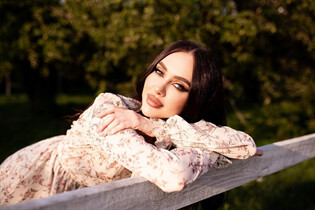 Ukrainian girl for marriage anna from kiev with Dark Brown hair age 36 photo-13