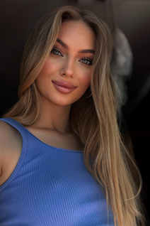 Mariée ukrainienne maria de kiev avec Chatain clairs cheveux, âge 25