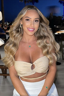 Bride from vienna vanessa with Blonde hair age 32