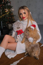 Ukrainian woman anastasiia from kyiv with Blonde hair age 25