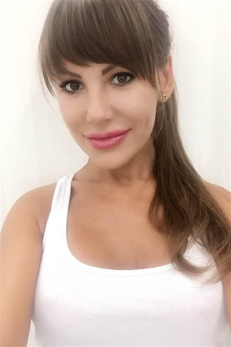 Wonderful Svetlana (48 y.o.) from Reggio Calabria with Dark Brown hair ...