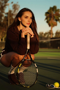 Date Ukrainian women iryna from kiev with Light Brown hair age 29