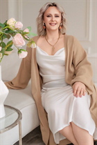 Pretty girl julia from chicago with Blonde hair age 39 photo-4