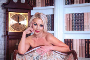 Ukrainian wife svetlana from kharkov with Blonde hair age 48 photo-15