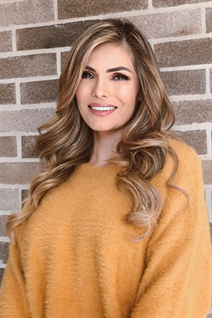 Fille colombienne sortant avec chalarka-malagon de bogota avec Blanc gris cheveux, âge 53
