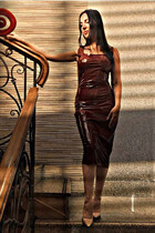 los angeles bride vera with Dark Brown hair age 40 photo-6