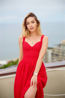 Novia de Ucrania alina de odessa con pelo Marrón claro y edad 33