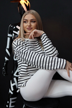 Beautiful wife from Ukraine victoria from zaporizhia with Blonde hair age 40 photo-4