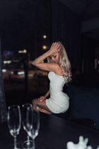 Beautiful wife from Ukraine victoria from zaporizhia with Blonde hair age 40 photo-5