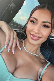 Fille de miami galina aux cheveux Brunette, age 37