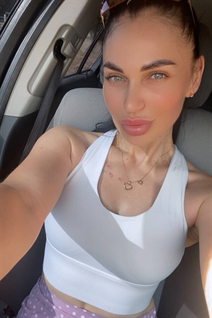 Dame ukrainienne natalia de kyiv avec Noirs cheveux, âge 35