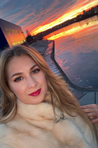 Mariée de amsterdam yuliia avec Chatain clairs cheveux, âge 37 photo-9