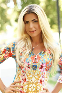 Impresionante mujer ucraniana anzhela de kharkov con pelo Rubio y edad 54