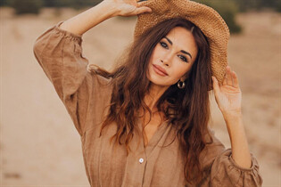 Bride from warsaw laniya with Dark Brown hair age 49 photo-6