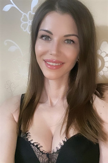 Dating a ukrainian woman olga from kiev with Dark Brown hair age 35