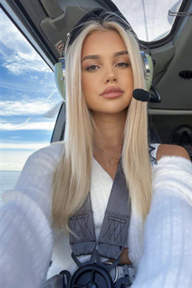 Une mariée biélorusse anastasia de minsk avec Blond cheveux, âge 25