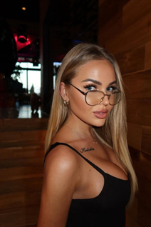 Dame ukrainienne yelyzaveta de kiev avec Blond cheveux, âge 25