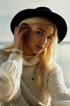 Gorgeous Ukrainian woman alina from kiev with Blonde hair age 22 photo-5