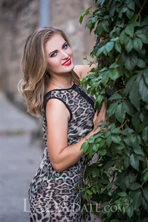Fille russe en ligne elena de nikolaev avec Blond cheveux, âge 27