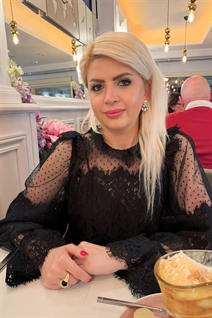 Lady from Ukraine kateryna from kyiv with Blonde hair age 44