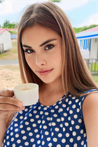 Mariée de limoges luiza avec Chatain clairs cheveux, âge 23 photo-17