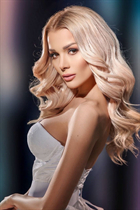 Chica ucraniana anna de kiev con pelo Rubio y edad 37