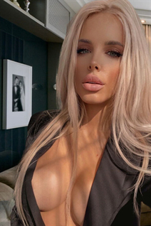 Jolie fille daria de seattle avec Blond cheveux, âge 34