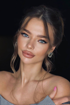 Belle femme ukrainienne diana de krivoy rog avec Chatain clairs cheveux, âge 21