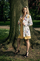 hull bride daina with Blonde hair age 42 photo-24