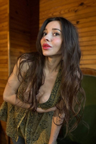 Femme parfaite olga de lille avec Chatain clairs cheveux, âge 43