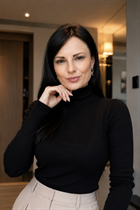 Dame ukrainienne lesya de kyiv avec Noirs cheveux, âge 41 photo-1