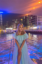 Mujer perfecta dina de dubai con pelo Rubio y edad 40 photo-1