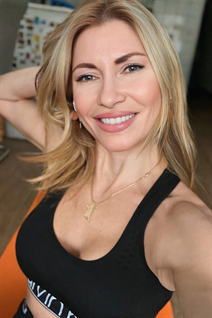 Bride from amsterdam eleonora with Blonde hair age 49